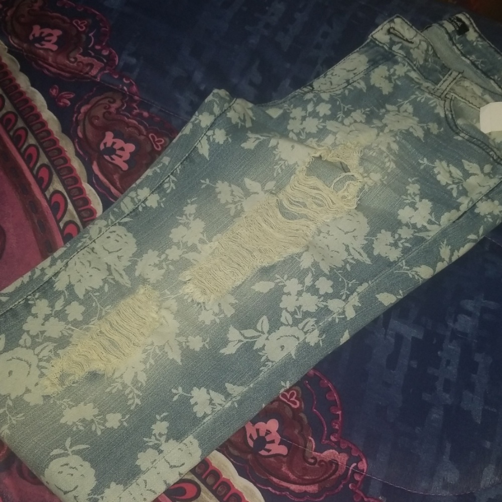 Cute Bleached Flower Print Jeans